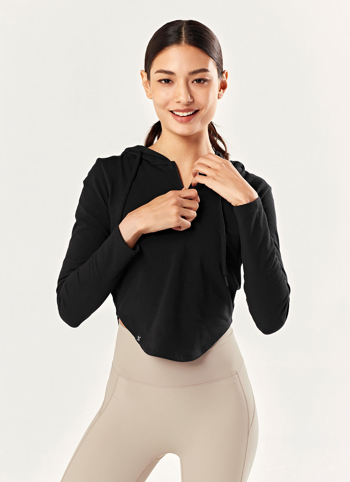 連帽半拉鍊圓弧下襬長袖上衣｜黑色 Black 블랙｜XTFHD01J1
