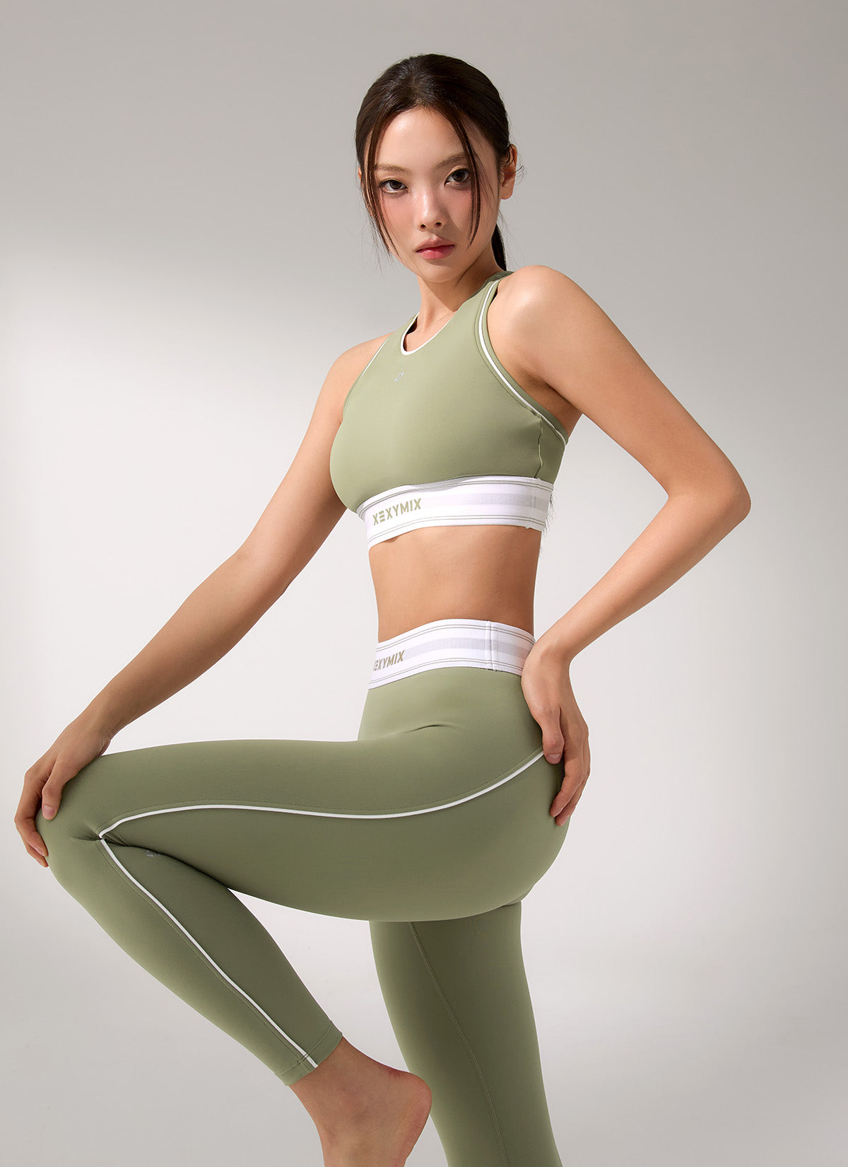 Active Fit 黑標360N柔彈美感文字下襬運動背心上衣｜共5色｜XWFBR16J3