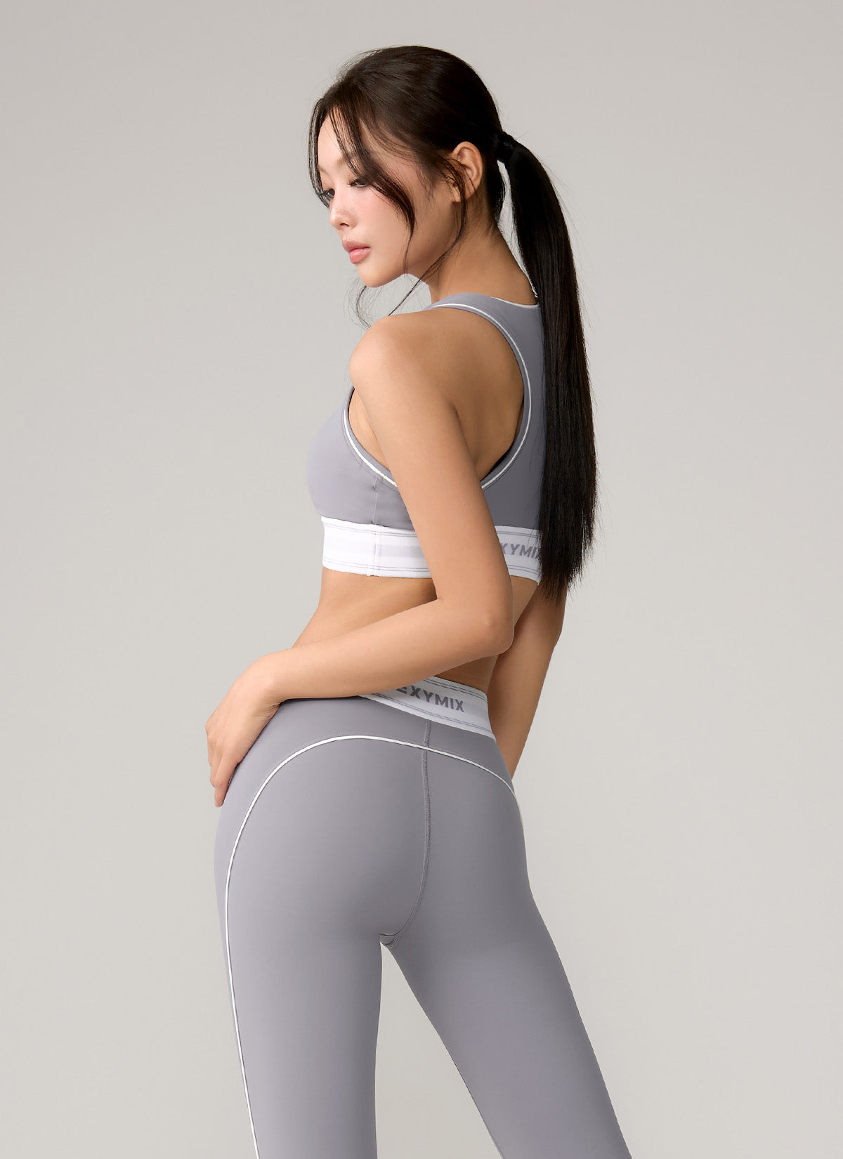 Active Fit 黑標360N柔彈美感文字下襬運動背心上衣｜共5色｜XWFBR16J3