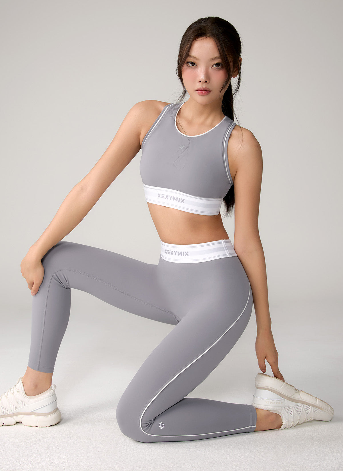 Active Fit 黑標360N柔彈美感文字下襬運動背心上衣｜共5色｜XWFBR16J3