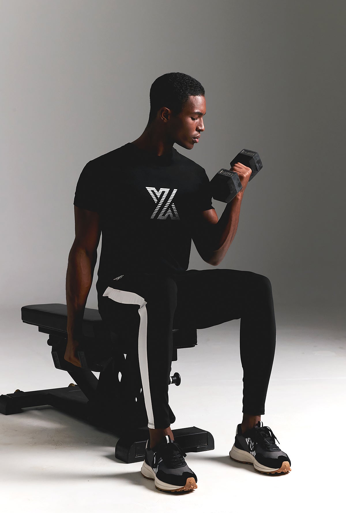 Xexymix X Fitvely Muscle Fit 防滑功能訓練短袖上衣｜黑色 ｜  XT2196GF