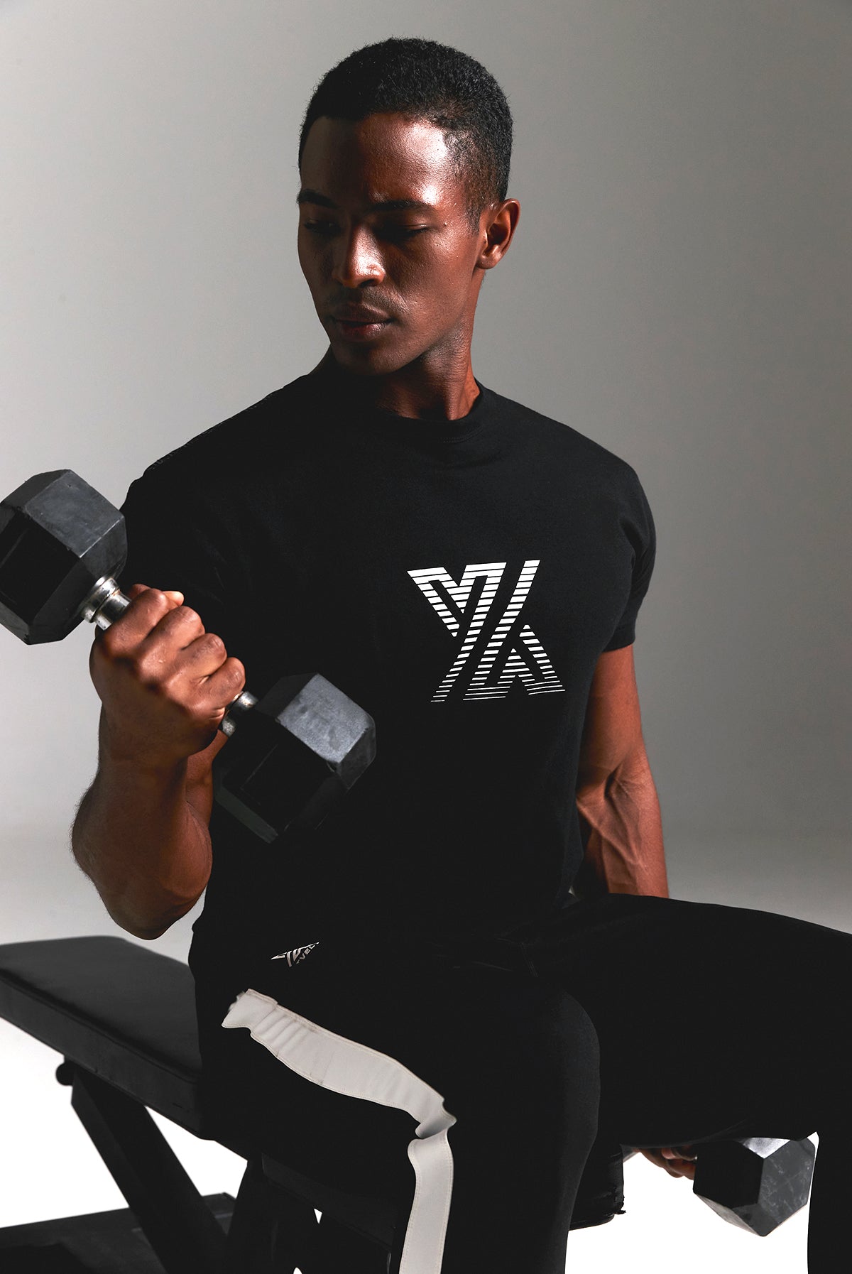Xexymix X Fitvely Muscle Fit 防滑功能訓練短袖上衣｜黑色 ｜  XT2196GF