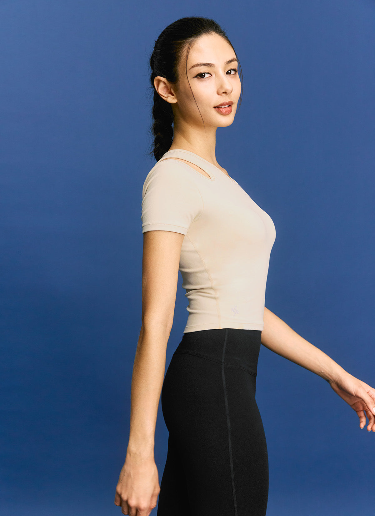 優雅領口不對稱美感短袖上衣｜共4色｜XWFCT02J1